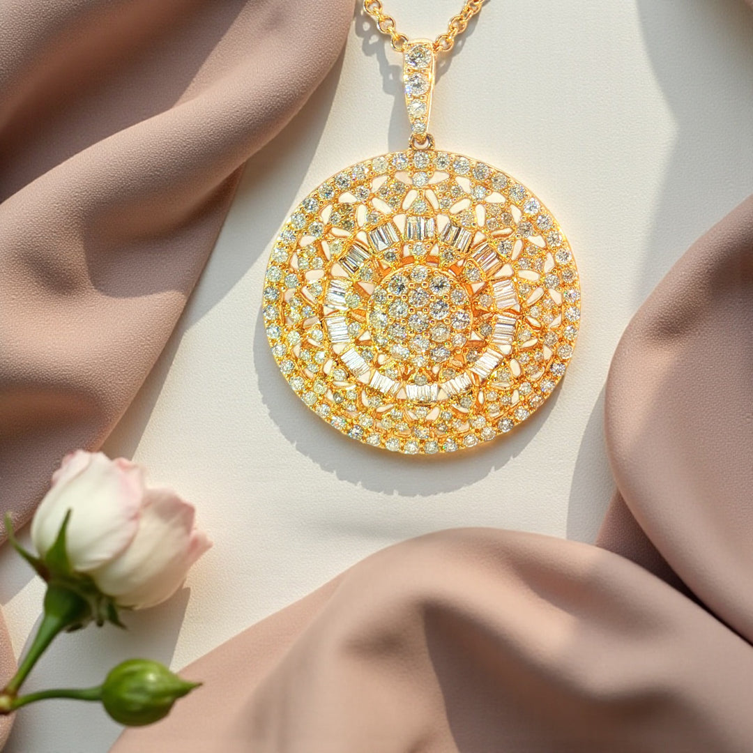 Medallion diamond 14K Yellow Gold Necklace