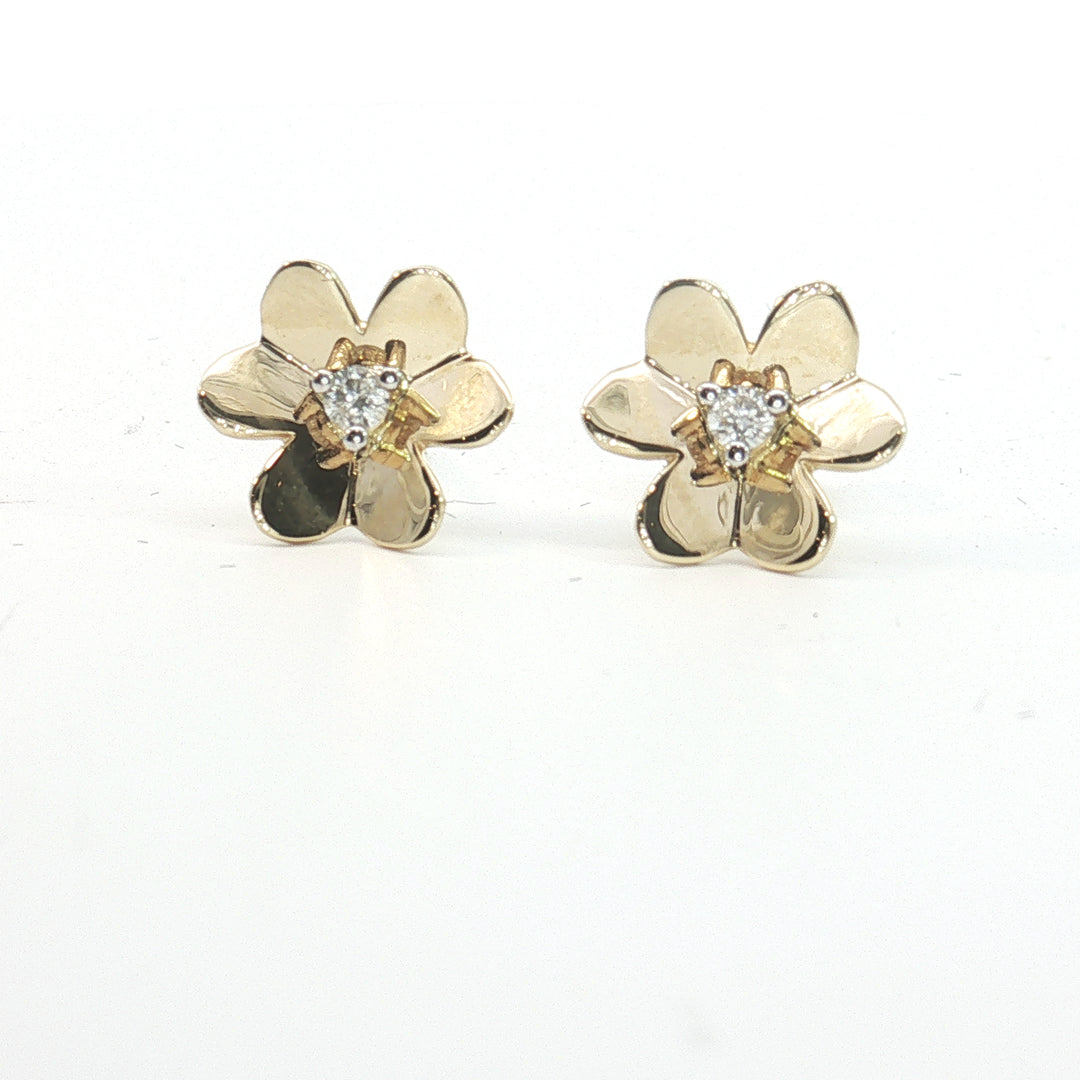 YELLOW GOLD FLOWER (CENTER DIAMOND EARRING