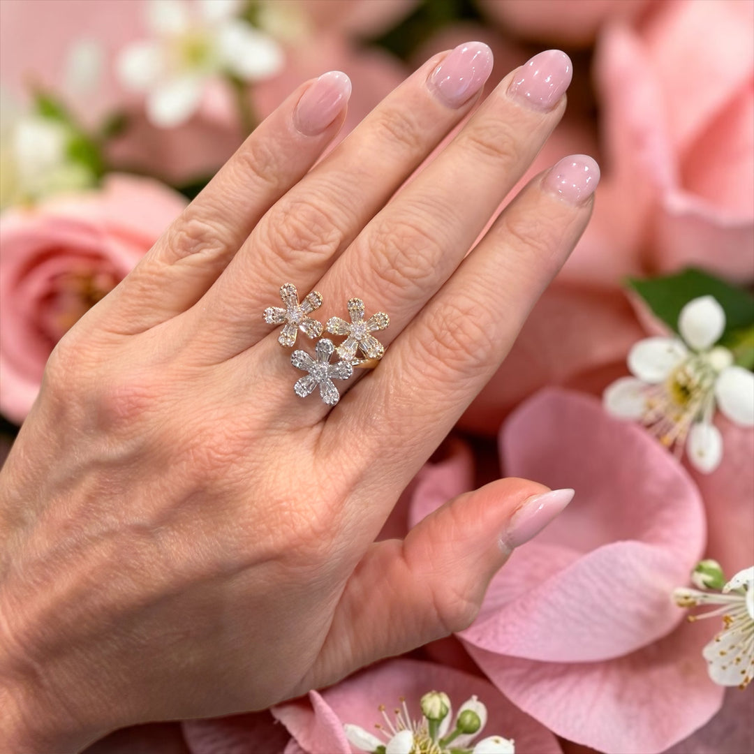 TRIO FLOWER RING