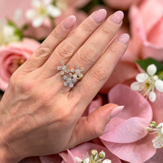 TRIO FLOWER RING